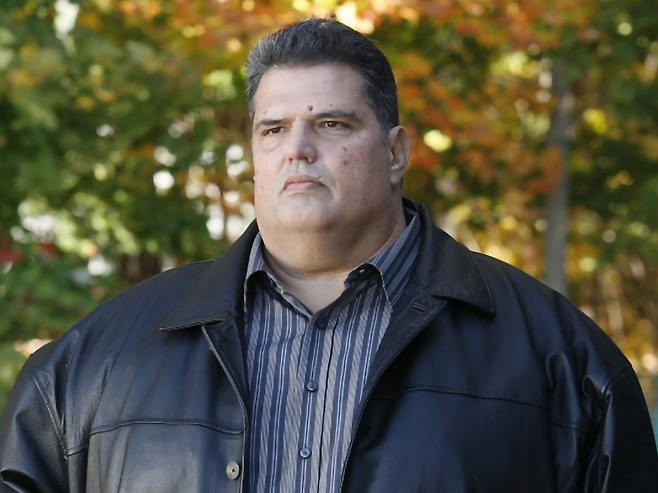 전직 FBI 잠입 수사관 호아킨 가르시아가 227kg의 과체중 몸매를 이용해 마피아와 카르텔의 경계심을 허물고 수천 시간의 도청 기록을 확보한 성공 비결을 밝혀 화제다. 호아킨 가르시아 링크드인 갈무리