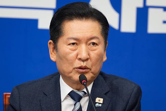 정청래 더불어민주당 대표가 20일 서울 여의도 국회에서 열린 최고위원회의에서 모두 발언을 하고 있다. 뉴스1