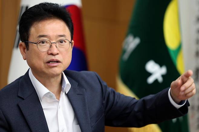 오는 10월 말 아시아태평양경제협력체(APEC) 정상회의를 앞두고 이철우경북지사가 현장 체제로 전환하면서 경주에 사무실을 두고 현장 상황을 지휘하고 있다. 뉴스1