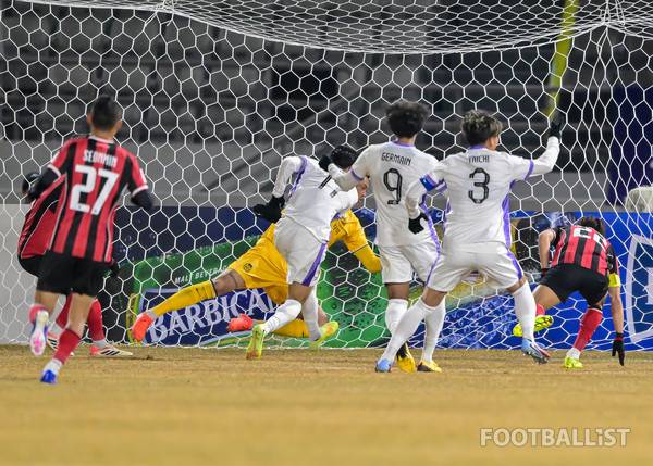 키노시타(가운데, 산프레체 히로시마). 서형권 기자