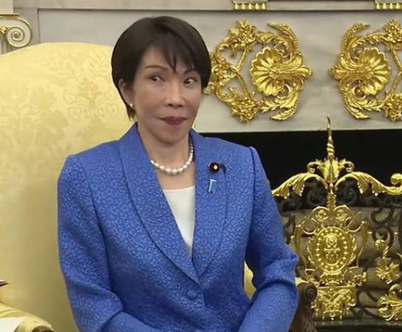 트럼프 대통령이 진주만 발언을 하자 다카이치 총리가 눈을 크게 뜨며 놀라고 있다. [사진=백악관 유튜브 ]