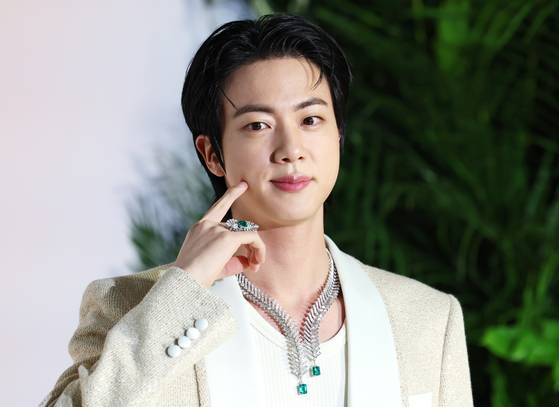 방탄소년단(BTS) 진. 이마를 드러낸 모습. 뉴스1