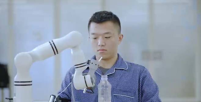 중국 베이징 창핑구 중관춘 생명과학연구단지 내 베이징 뇌과학·유사뇌연구소(CIBR)는 2018년 설립된 중국 뇌·기계 인터페이스(BCI) 연구의 핵심 거점이다. CIBR