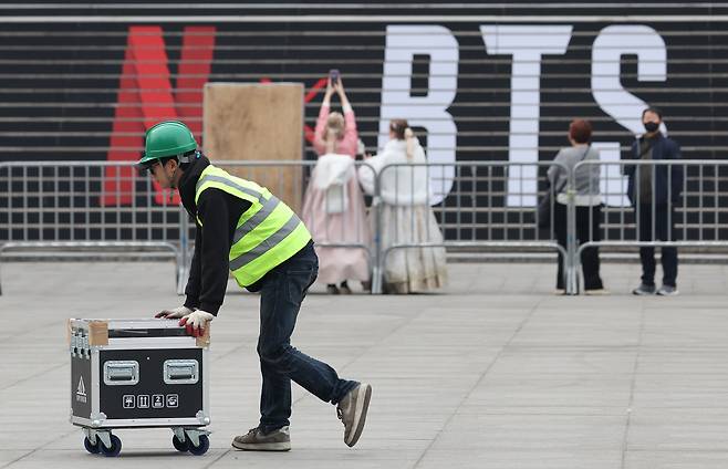 Stage for BTS's performance is being set up at Gwanghwamun Square in central Seoul on March 16. [YONHAP]