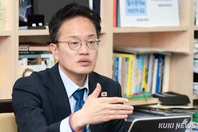 17일 박주민 더불어민주당 의원이&nbsp;서울 여의도 국회 본관에서 쿠키뉴스와 인터뷰하고 있다. 임은재 기자