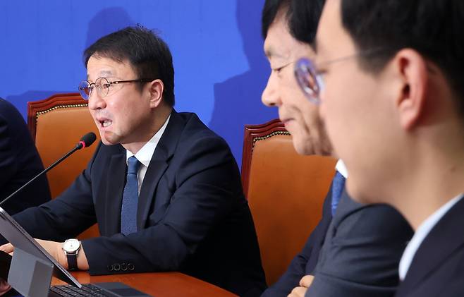 한병도 더불어민주당 원내대표가 20일 서울 여의도 국회에서 열린 최고위원회의에서 발언하고 있다. 연합뉴스