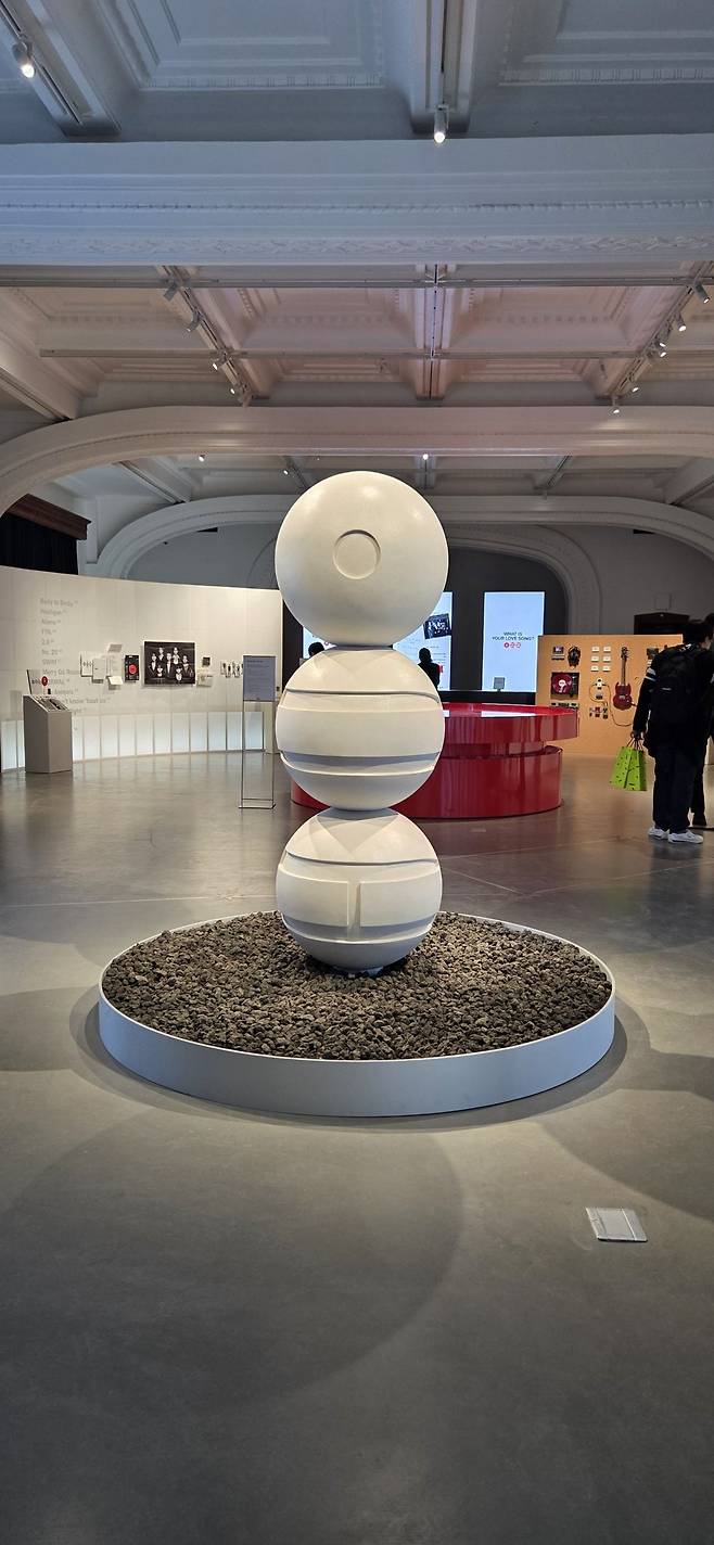 서울 중구 신세계백화점 본점 더 헤리티지 뮤지엄에서 20일 문을 연 방탄소년단(BTS) 신곡 '아리랑(ARIRANG)' 팝업 스토어  내부 모습. 이택현 기자