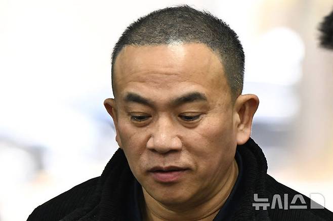 [서울=뉴시스] 김혜진 기자 = 명태균 씨가 20일 서울 서초구 서울중앙지방법원에서 열린 오세훈 서울시장의 '여론조사비 대납' 의혹 재판에 증인으로 출석하고 있다. (공동취재) 2026.03.20. photo@newsis.com