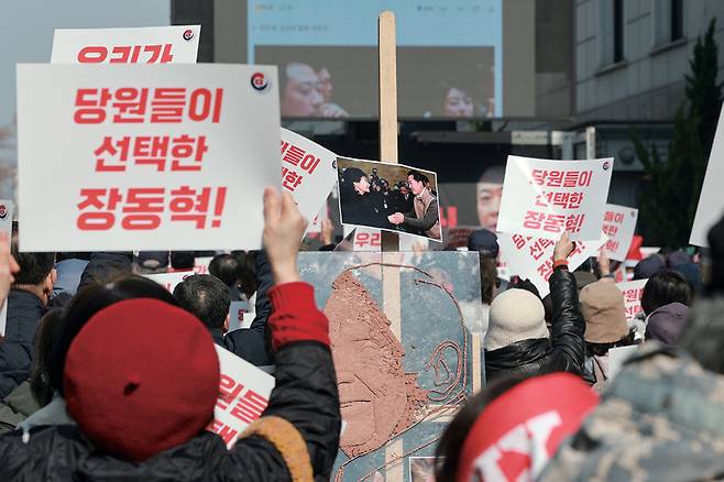 3월16일 서울 여의도 국민의힘 중앙당사 앞에서 장동혁 대표 지지 집회가 열리고 있다. ⓒ연합뉴스