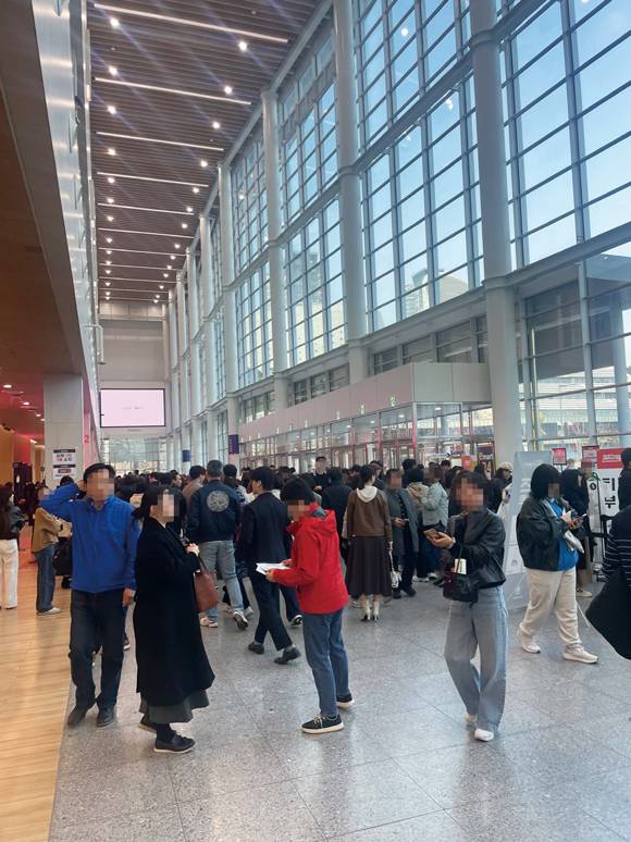 3월14일 김어준 콘서트가 열린 대전 유성구 대전컨벤션센터에서 관객들이 공연 시작 전 대기하고 있다. ⓒ시사저널 이강산