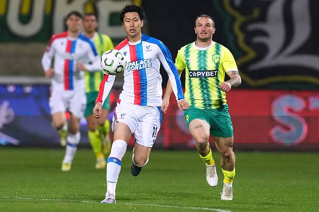 크리스털 팰리스 가마다 다이치가 20일 UECL 16강 2차전에서 라르나카를 맞아 볼을 향해 달리고 있다. AP연합뉴스