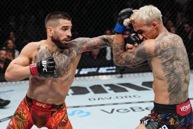 토푸리아(왼쪽)와 게이치의 대결 포스터. /사진=UFC 제공