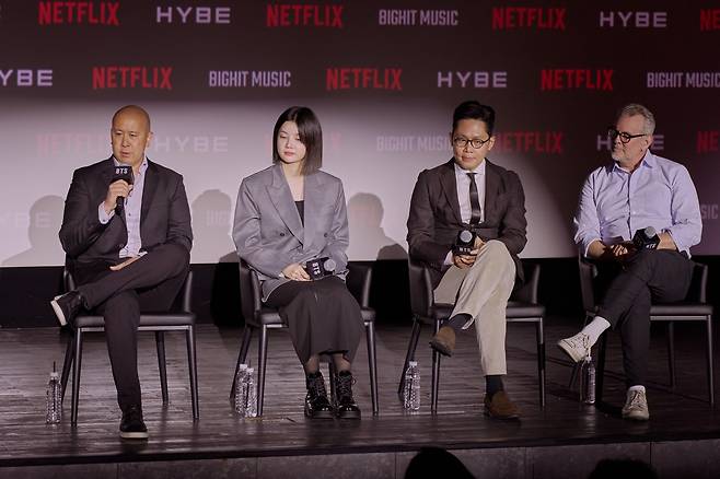 'BTS 컴백 라이브: 아리랑' 사전 미디어 브리핑 왼쪽부터 브랜든 리그 넷플릭스 논픽션 시리즈 및 스포츠 부문 VP, 김현정 빅히트뮤직 VP, 유동주 하이브 뮤직 그룹 APAC 지역 대표, 개럿 잉글리시 공연 총괄 프로듀서. [넷플릭스 제공. 재판매 및 DB 금지]