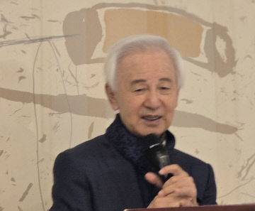 김홍신 작가가 특강하고 있다.                               사진 한성일 기자