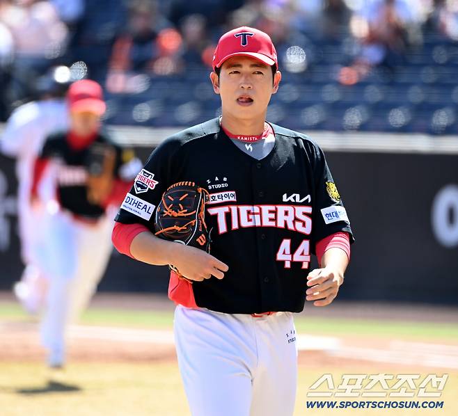 19일 대전한화생명볼파크에서 열린 KIA와 한화의 시범경기. KIA 선발투수 이태양이 1회말 투구를 마친 후 더그아웃으로 향하고 있다. 대전=허상욱 기자wook@sportschosun.com/2026.03.19/