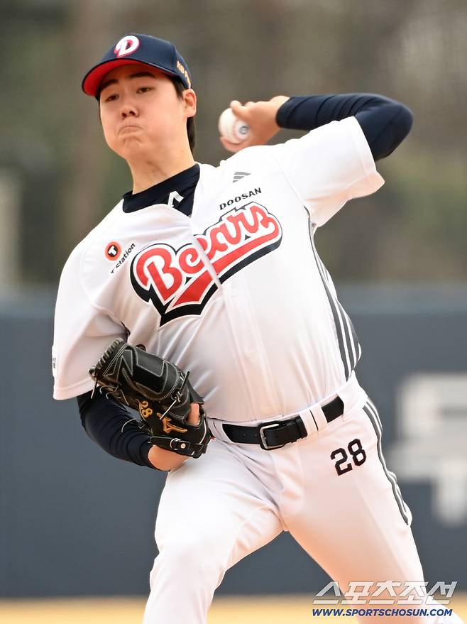 15일 이천베어스파크에서 열린 삼성과 두산의 시범경기. 두산 선발투수 최승용이 역투하고 있다. 이천=허상욱 기자wook@sportschosun.com/2026.03.15/
