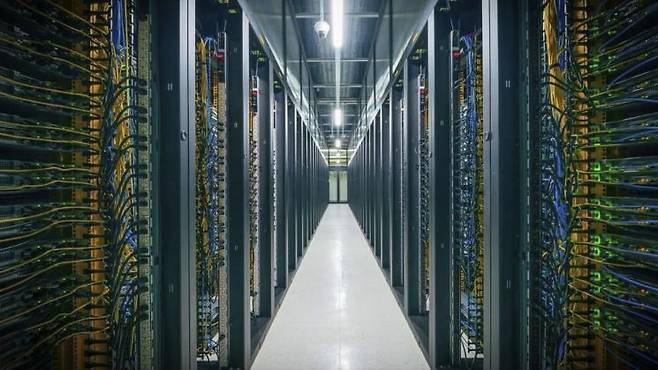 AI 데이터센터는 천문학적인 연산 코어를 지휘할 강력한 성능의 CPU가 필요하다. 연합뉴스