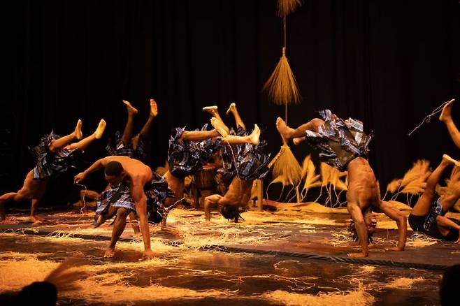 제21회 안산국제거리극축제 폐막 공연. Cirque Kalabant 제공