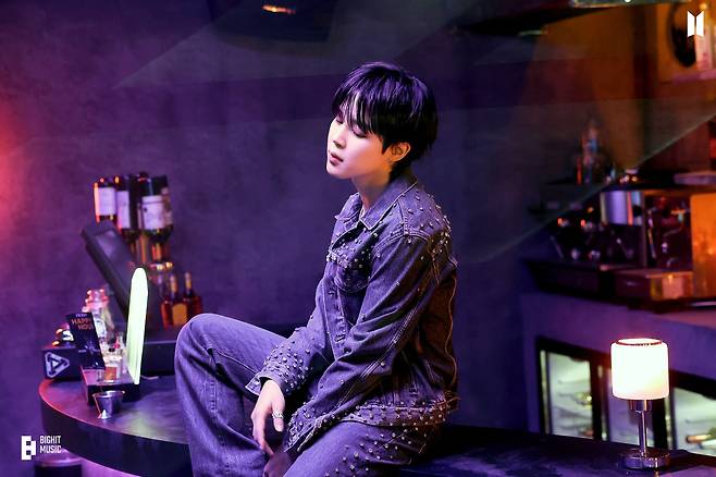 2023년 3월 발매된 지민의 첫 솔로 앨범 '페이스' 타이틀곡 '라이크 크레이지' 뮤비. /빅히트뮤직