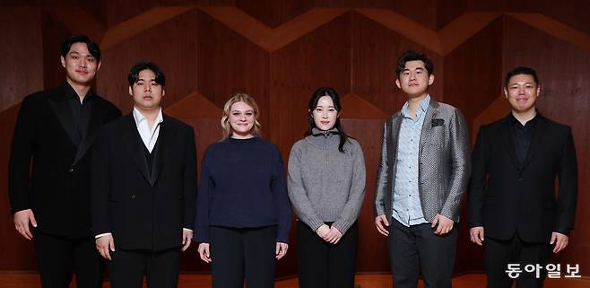 ‘LG와 함께하는 제21회 서울국제음악콩쿠르’(성악 부문) 결선 무대에 오르게 된 주인공들. 왼쪽부터 김서원, 정강한, 마그달레나 쿠즈마, 이윤지, 리지하오, 최준영 씨. 신원건 기자 laputa@donga.com