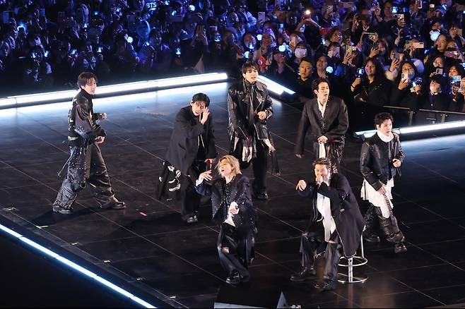 방탄소년단(BTS)이 21일 서울 광화문광장에서 컴백 기념 공연인 ‘BTS 컴백 라이브: 아리랑’을 펼치고 있다. 2026.3.21 사진공동취재단
