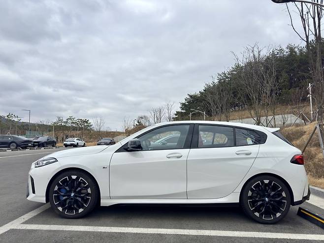 BMW 뉴 M135 xDrive. 사진=김동찬 기자.