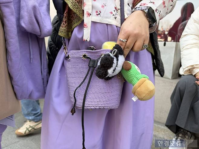 BTS 공연에 한복을 입고 온 팬 / 사진=이수 기자