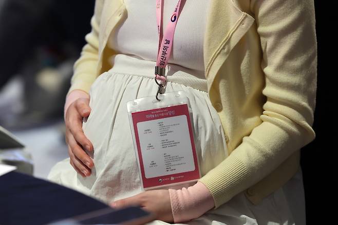 A pregnant women attends a ceremony marking the Day of Expectant Woman at a hotel in Yeongdeungpo District, western Seoul, on Oct. 10, 2025. [NEWS1]