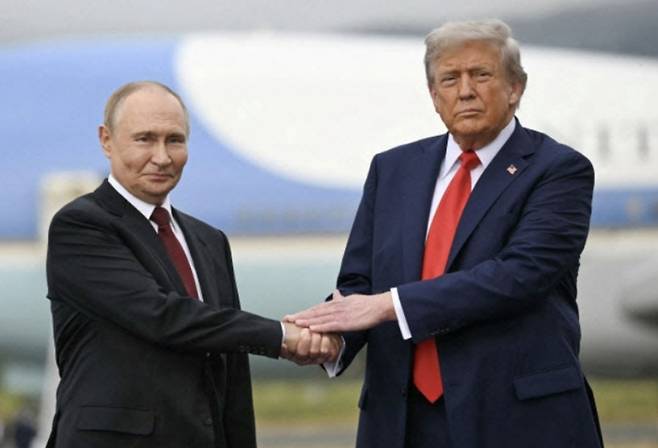 (왼쪽부터) 블라디미르 푸틴 러시아 대통령과 도날드 트럼프 미국 대통령 [연합뉴스]