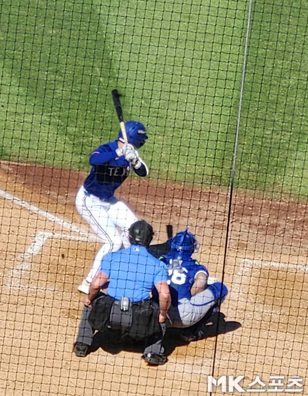 김성준 타석에서 엄형찬이 포수로 들어선 모습. 사진(美 서프라이즈)= 김재호 특파원