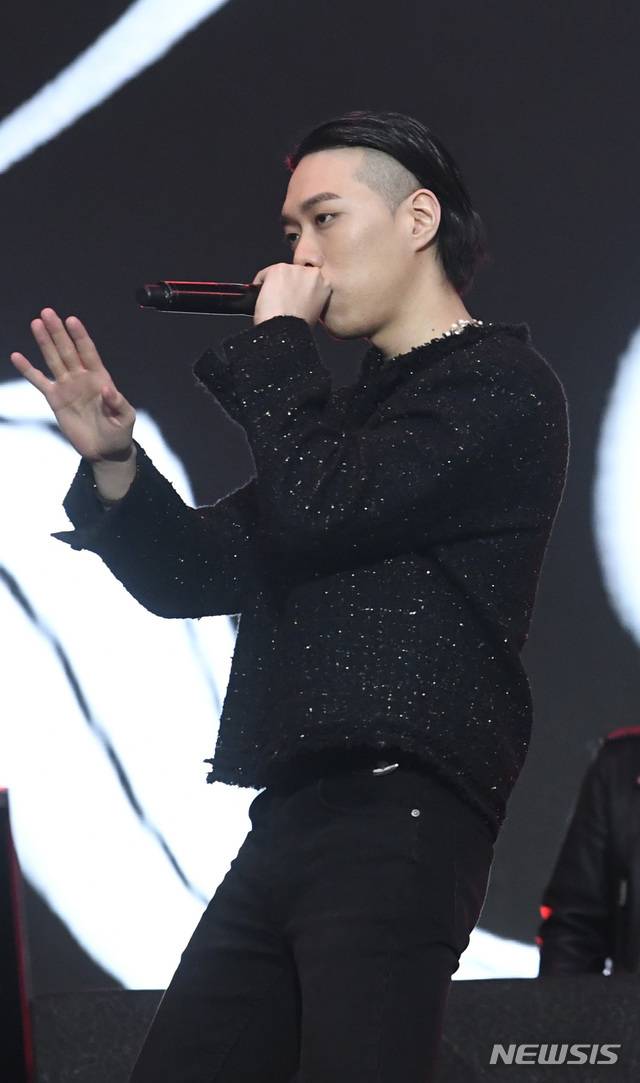 [서울=뉴시스] 박미소 기자 = 가수 비와이가 16일 인천 연수구 송도달빛축제공원에서 열린 '2020 인천 펜타포트 록 페스티벌에서 무관중 공연을 하고 있다. (사진=펜타포트 록 페스티벌 제공) 2020.10.16. *재판매 및 DB 금지