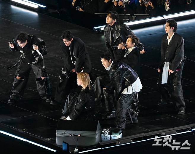 그룹 방탄소년단이 21일 저녁 서울 광화문 광장에서 정규 5집 '아리랑' 컴백 기념 공연을 열었다. 사진공동취재단