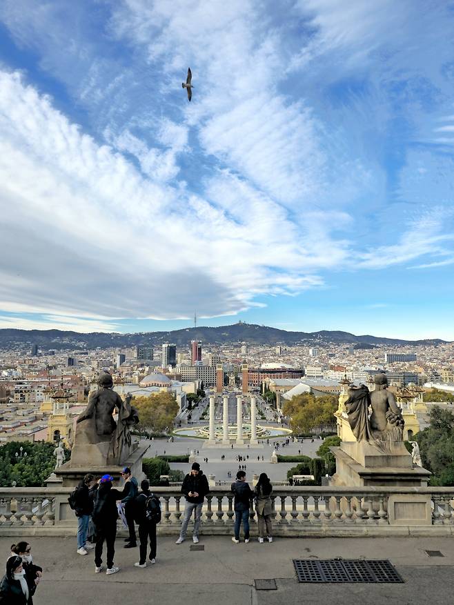 카탈루냐 국립 미술관 광장에서 본 바르셀로나 풍경.