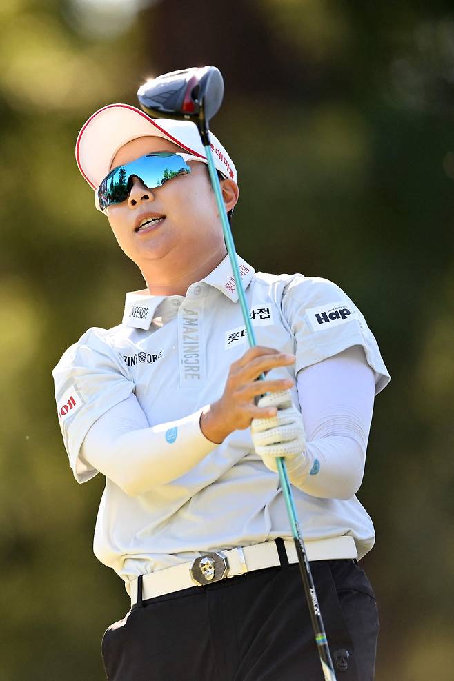 티샷 후 공을 바라보고 있는 김효주. 사진 제공=AFP연합뉴스