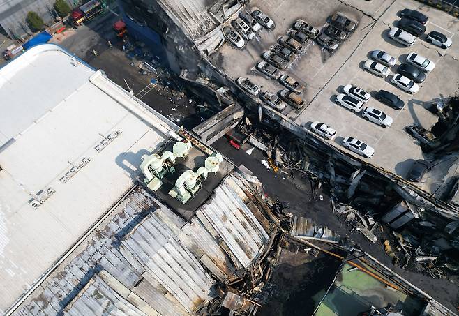 대형 화재가 발생한 대전 대덕구 안전공업 외관을 21일 오전 하늘에서 바라본 모습. 2026.3.21 연합뉴스