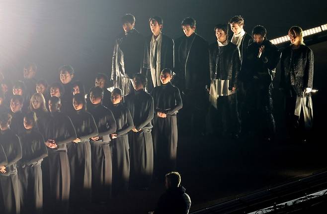 방탄소년단(BTS)이 21일 오후 서울 광화문 광장에서 정규 5집 '아리랑(ARIRANG)' 앨범 발매를 기념해 열린 컴백 무대에 등장하고 있다. ⓒ사진공동취재단