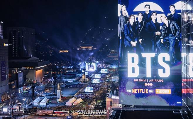 (서울=뉴스1) 사진공동취재단 = 방탄소년단(BTS)이 21일 서울 광화문광장에서 'BTS 컴백 라이브: 아리랑' 발매 기념 컴백 공연을 하고 있다. 2026.3.21/뉴스1  Copyright (C) 뉴스1. All rights reserved. 무단 전재 및 재배포,  AI학습 이용 금지. /사진=(서울=뉴스1) 사진공동취재단