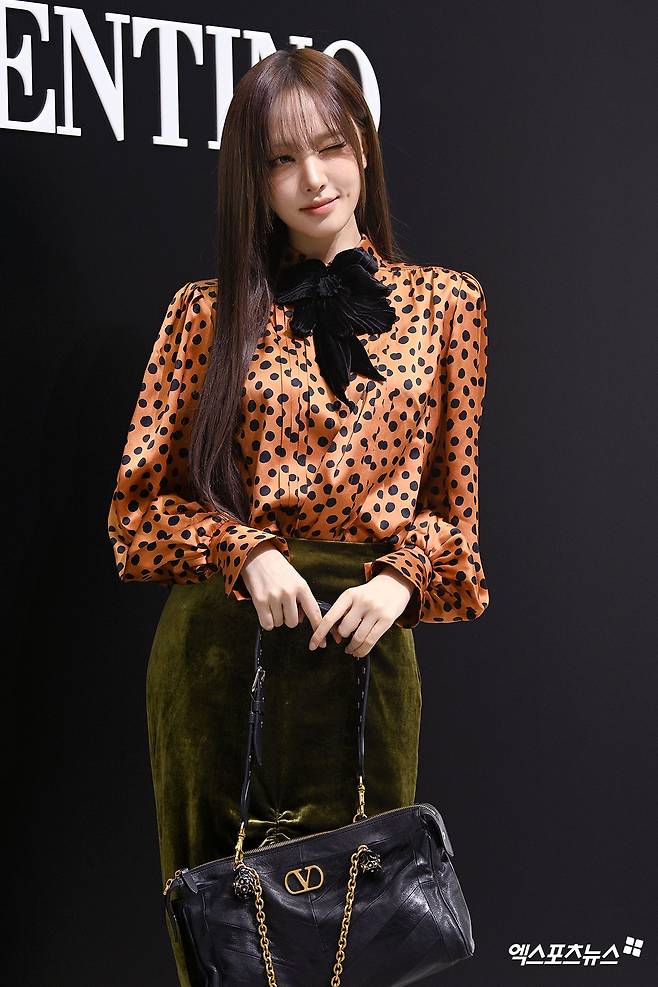 리즈의 독특하고 파격적인 그래니 룩