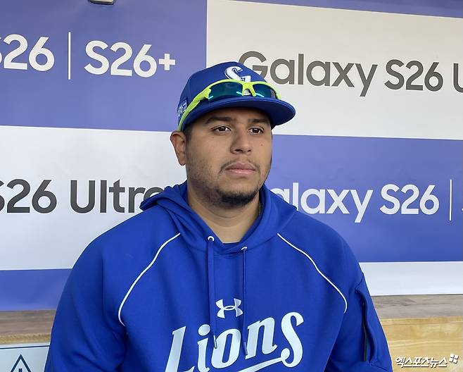 삼성 라이온즈 후라도가 21일 대구삼성라이온즈파크에서 열린 2026 KBO 시범경기 LG 트윈스전을 마치고 취재진과 인터뷰에 응하고 있다. 대구, 김유민 기자