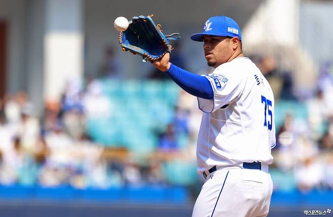 삼성 라이온즈 후라도가 21일 대구삼성라이온즈파크에서 열린 2026 KBO 시범경기 LG 트윈스전에 선발 등판해 5이닝 5피안타(1피홈런) 무사사구 4탈삼진 1실점을 기록했다. 삼성 라이온즈