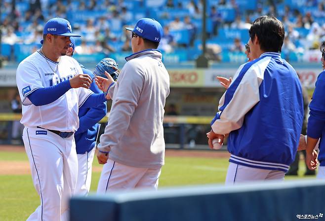 삼성 라이온즈 후라도가 21일 대구삼성라이온즈파크에서 열린 2026 KBO 시범경기 LG 트윈스전에 선발 등판해 5이닝 5피안타(1피홈런) 무사사구 4탈삼진 1실점을 기록했다. 삼성 라이온즈