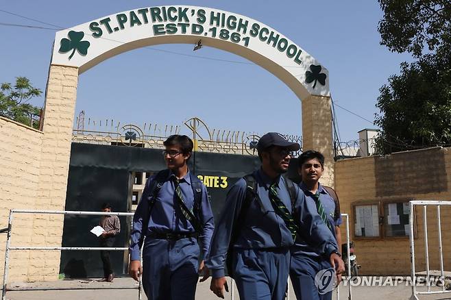 에너지 절감을 위해 2주간 휴교령이 내려진 파키스탄의 고등학교 [로이터 연합뉴스 자료사진]