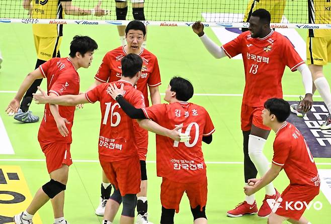 득점 후 기뻐하는 한국전력 선수들 [한국배구연맹 제공. 재판매 및 DB 금지]