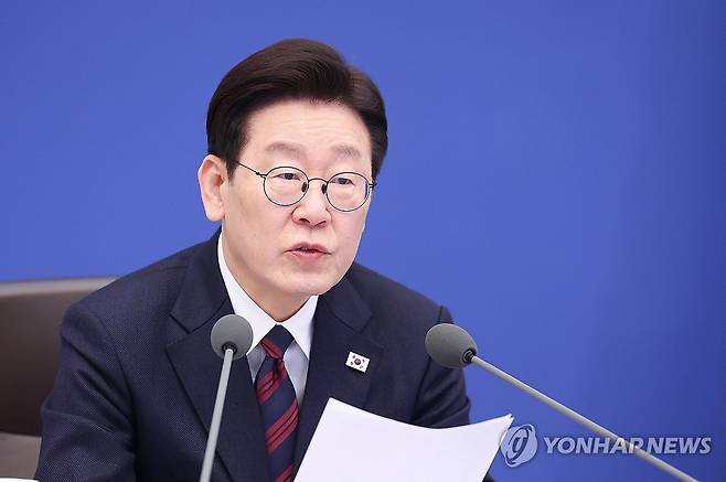 이재명 대통령, 수석보좌관회의 발언 (서울=연합뉴스) 한상균 기자 = 이재명 대통령이 19일 청와대에서 열린 수석보좌관회의에서 발언하고 있다. 2026.3.19 [청와대통신사진기자단] xyz@yna.co.kr