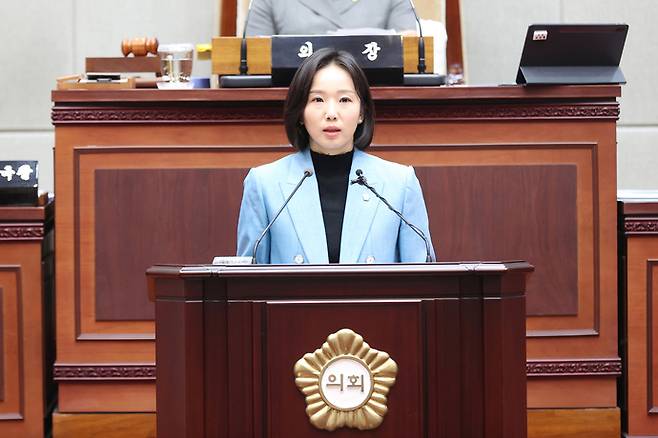 김수연 시흥시의원이 지난 20일 열린 제334회 시흥시의회 임시회 제2차 본회의에서 5분 자유발언을 하고 있다. 사진=시흥시의회