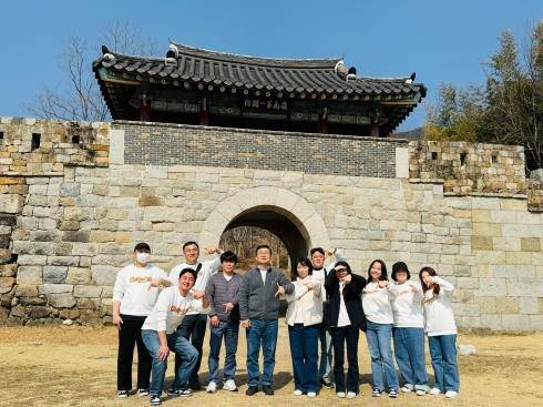 ▲ 칠곡문화관광재단은 지난 3월 10일부터 19일까지 전 직원 24명을 대상으로 '우리지역 알기 체험 견학'을 실시했다. 칠곡군 제공