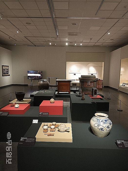 ‘고흥의 보물 함께 잇다’라는 주제로 오는 7월5일까지 열리는 고흥군 기증유물 특별전.