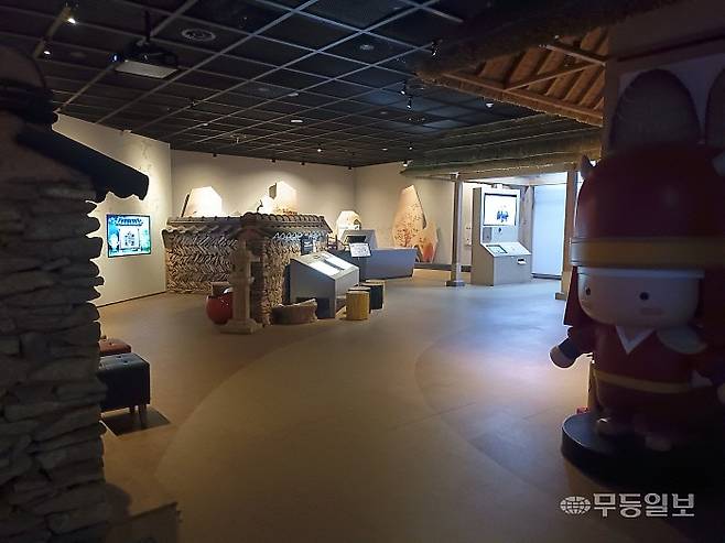 고흥지역 옛이야기를 스토리화 전시해 놓은 설화문학실.