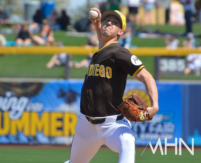 (샌디에이고 워커 뷸러가 2026 샌디에이고 스프링캠프 경기에서 역투하고 있다)