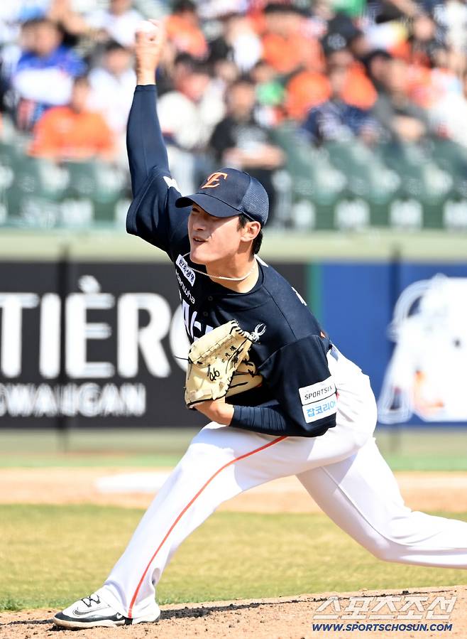 21일 부산 사직야구장에서 열린 한화와 롯데의 시범경기. 한화 김도빈이 역투하고 있다. 부산=허상욱 기자wook@sportschosun.com/2026.03.21/